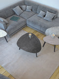 Couchtisch Galet 92 x 76 x 33 cm, Platte Titan, im Raum