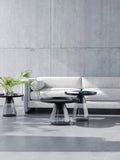 Couchtisch Drop, Marmoroptik schwarz mit grauem Glasfuß, im Raum