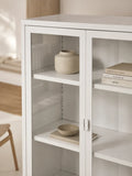 Vitrine | Brisbane Vitrine weiß, 80 x 40 x 101 cm - von House Nordic online kaufen bei LIVINGforme.