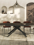 Esstisch Ria 160/240 x 100 x 76 cm, Platte Rostbraun, im Raum