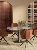 Esstisch New Luna 95/135 x 135 x H77/75 cm, Platte Marmoroptik Calcatta, Gestell schwarz, im Raum