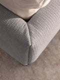 Pisa Polsterbett von Candy in Famous grey, Detail Ecke am Fußende