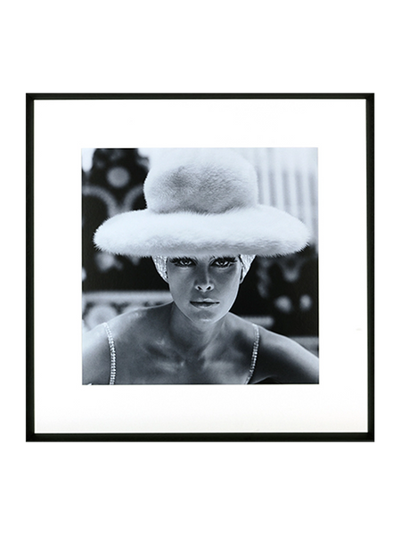 Bilder und Bilderrahmen | Bild im Rahmen | Vogue 1965 - Schwarz-Weiß Fotografie (65cm x 85cm) - von LIVING online kaufen bei LIVINGforme.