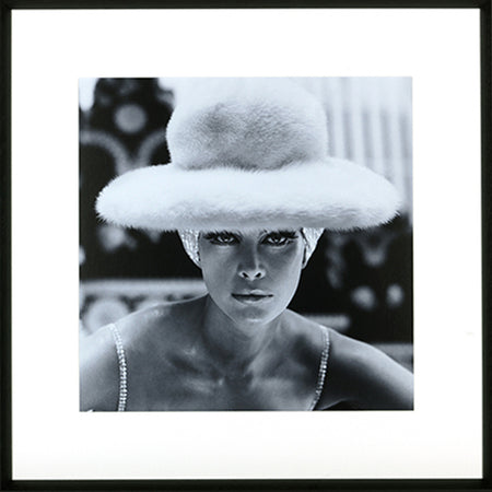 Bilder und Bilderrahmen | Bild im Rahmen | Vogue 1965 - Schwarz-Weiß Fotografie (65cm x 85cm) -  von LIVING online kaufen bei LIVINGforme.