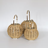 Windlichter und Kerzenschein | Windlicht Laterne | Aurora aus Geflecht in Gold -  von LIVING online kaufen bei LIVINGforme.