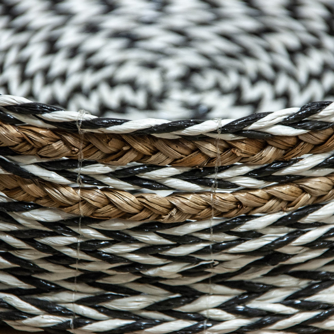 Aufbewahrung | Flechtkorb Bavla, Rattan, Zackenmuster - schwarz, weiß, natur -  von LIVING online kaufen bei LIVINGforme.