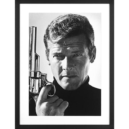 Bilder und Bilderrahmen | Bild im Rahmen | Roger Moore - Schwarz-Weiß Fotografie (65cm x 85cm) -  von LIVING online kaufen bei LIVINGforme.